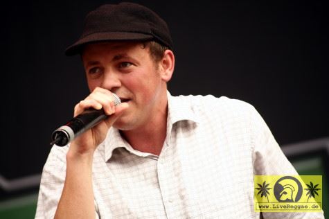 Phenomden (CH) with The Scrucialists - Summer Jam Festival -Green Stage - Fuehlinger See, Koeln - 3. Juli 2009 (13).JPG